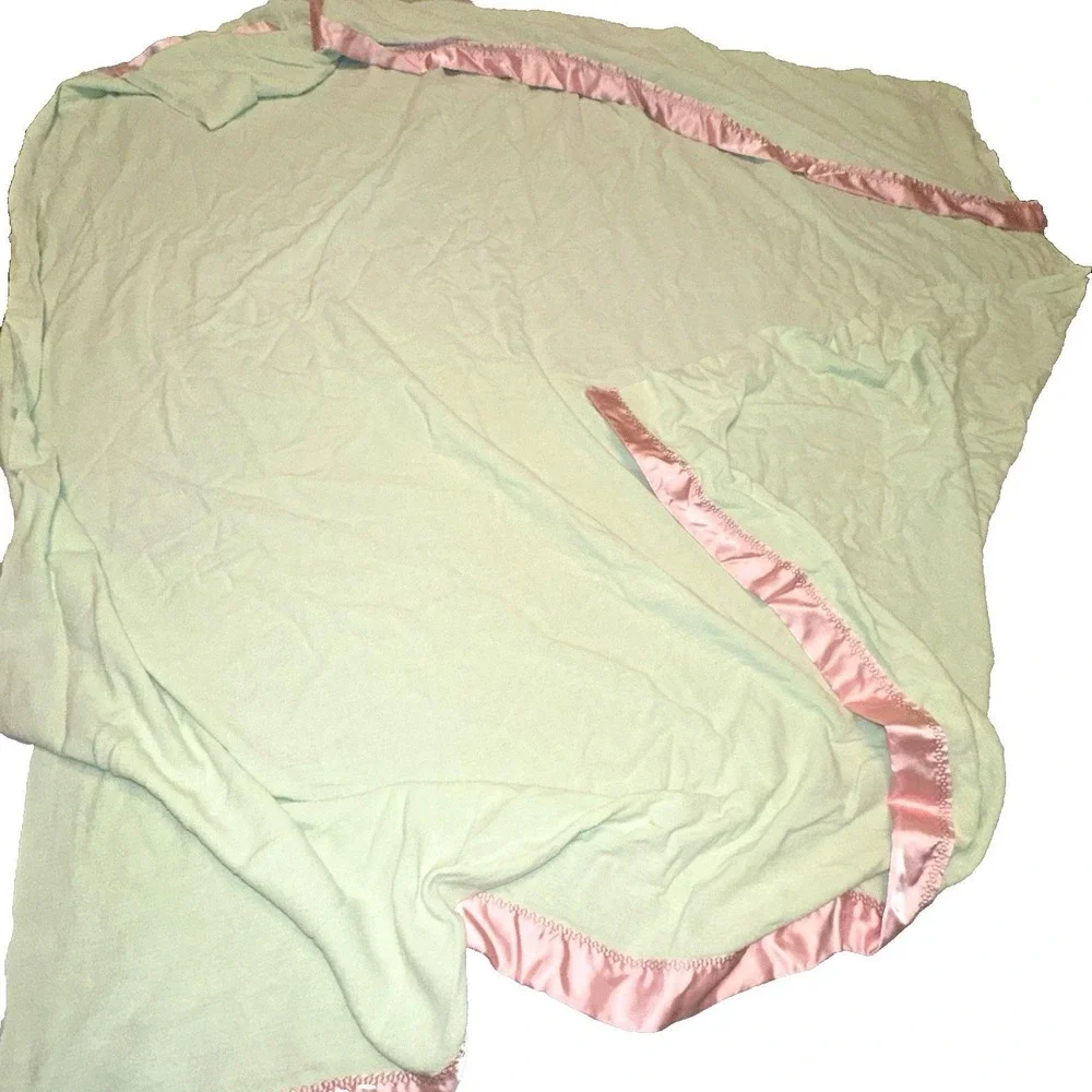 VTG Pink Satin Trimmed Light Green Blanket 76 X 62 Inches (Full Size) VGVC
